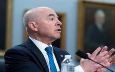 Mayorkas: aumento de migrantes podría abrumar a las autoridades fronterizas