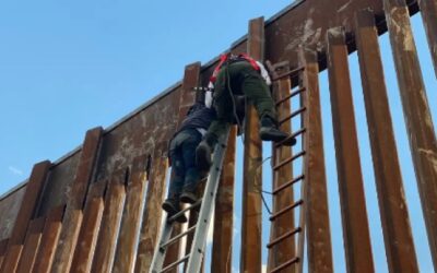 Inmigrante se fractura el cráneo y muere al caer del muro fronterizo