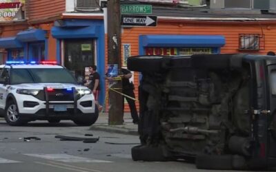Tiroteo desde dos vehículos, choque y heridos de bala, a plena luz del día, en Providence.