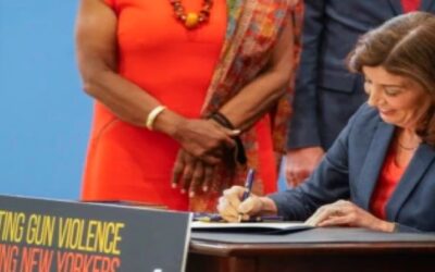 El estado de Nueva York aumenta la edad para comprar rifles semiautomáticos de 18 a 21 años