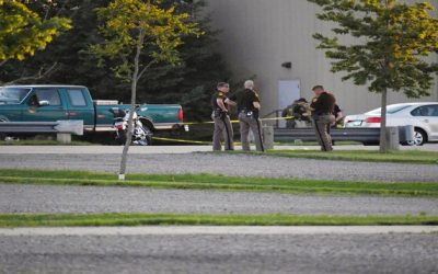 Policía: hombre mata a dos mujeres fuera de Iglesia en Iowa