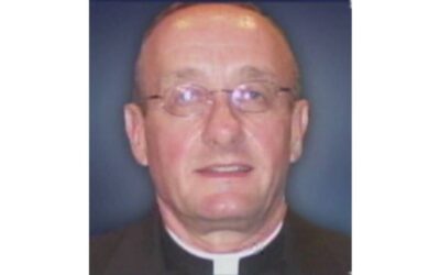 Ex sacerdote de Rhode Island acusado de abuso sexual infantil.