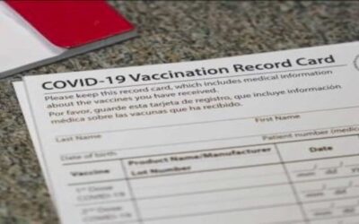 EEUU: Jefa de enfermeras entregó tarjetas falsas de vacunas