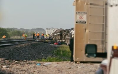 Tren de Amtrak con 243 pasajeros se descarrila en Missouri tras chocar contra camión volquete: al menos 3 muertos