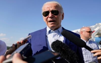 Biden da positivo al COVID-19 y presenta “síntomas leves”