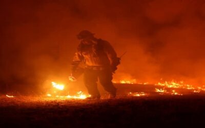 EEUU enfrenta calor extremo y un incendio forestal en California