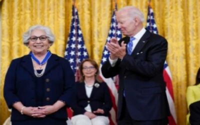 Biden otorga la Medalla Presidencial de la Libertad a dos hispanosZ