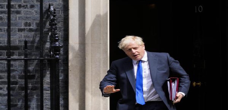 Boris Johnson enfrenta revuelta pero se niega a dimitir