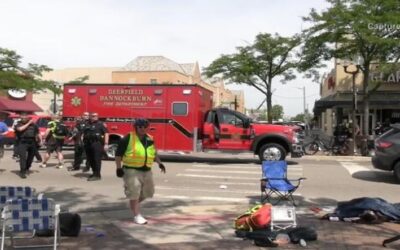 Tiroteo masivo en Highland Park: Confirman cinco muertos y 16 heridos