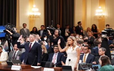 Trump se sentó por horas a ver cómo se desarrollaba el ataque al Capitolio: testigos en audiencia