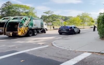 Motociclista pierde la vida en accidente con un camión de basura.