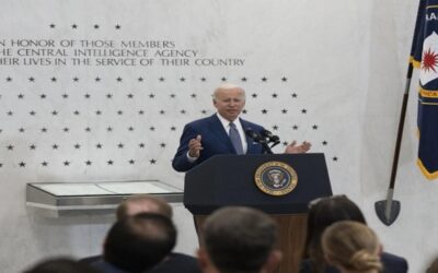 Biden se compromete a repatriar a los estadounidenses detenidos en Rusia