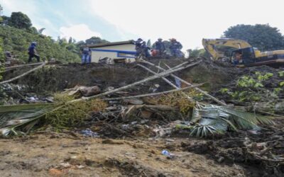Deslave arrasa escuela en Colombia; hay 3 niños muertos
