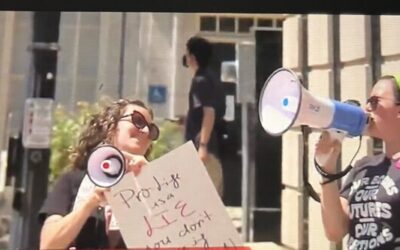 Manifestantes protestan decisión Corte Suprema de revocar Roe vs Wade