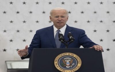 Biden pide a los ciudadanos que le manden historias sobre la violencia armada