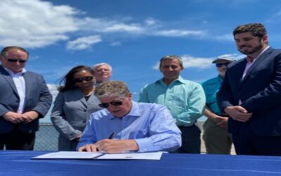 McKee firma Orden Ejecutiva estableciendo el 31 de Julio como el Día Anual de la Bahía del Gobernador.