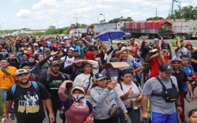 Dos nuevas caravanas con 4,300 migrantes parten desde la frontera sur de México