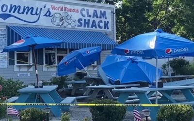 Autoridades identifican a conductora en accidente fatal en estacionamiento de Tommy’s Clam Shack.