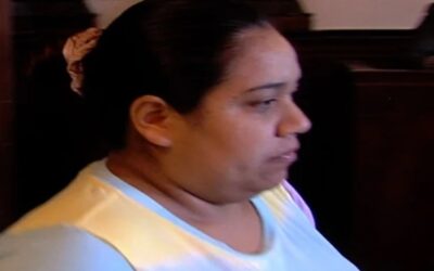 Madre acusada dejar a sus hijas solas en casa cuando se incendió libre bajo fianza.