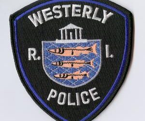 Policía Westerly investiga luego de encontrar cuerpo flotando en aguas cerca de Frank Hall Boat Yard.