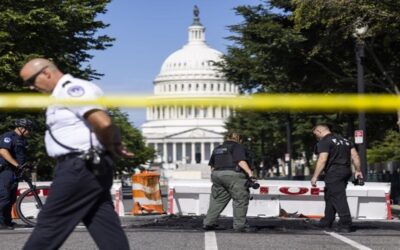 Un hombre se suicida tras chocar su auto contra valla del Capitolio de EE.UU.