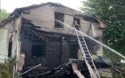 Incendio en Woonsocket deja dos heridos.