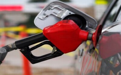 Triple A: gasolina bajó 11 centavos en Rhode Island