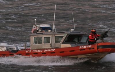 Embarcación con más de un centenar de migrantes es detenida frente a Florida