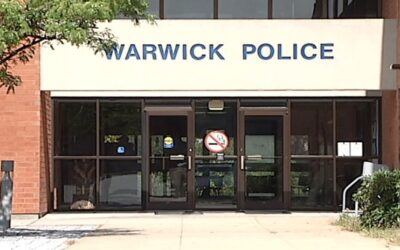 Policía Warwick investiga ataque en Playa Oakland que dejó 3 heridos.