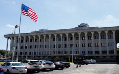 Juez federal da una semana para mostrar parte de la orden de registro de la residencia de Trump