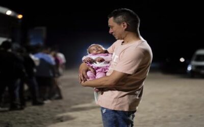 Los contenedores no frenan llegadas a frontera de Arizona