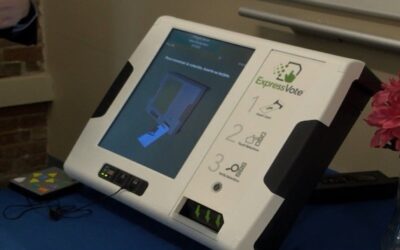 Autoridades electorales presentan máquinas para “Voto Express”