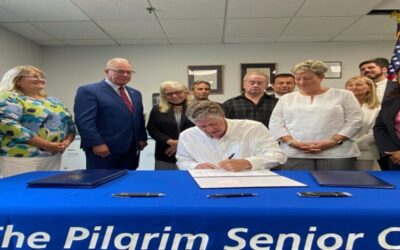 McKee destaca iniciativas legislativas y presupuestarias aprobadas en beneficio de las personas mayores de Rhode Island