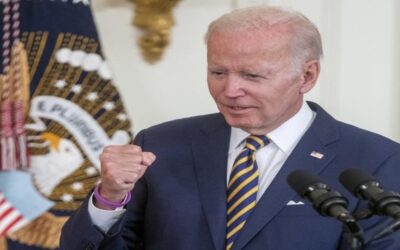 Biden condena los ataques de republicanos al FBI tras el registro a Trump