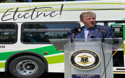 McKee presenta la primera flota de autobuses eléctricos de Rhode Island