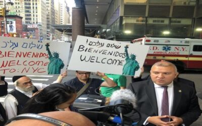 Texas envía más de 200 inmigrantes a Nueva York en un flujo que no se detiene