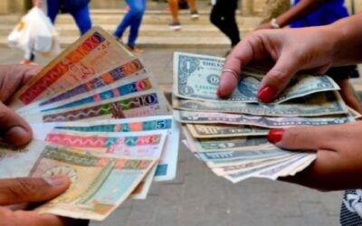 Cubanos salen a comprar dólares tras permiso de gobierno