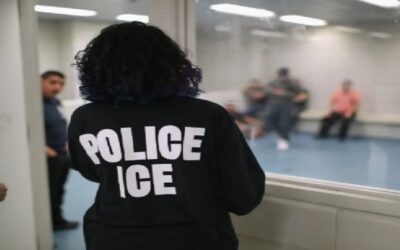 Cómo deben inmigrantes enfrentar a ICE ante tribunales, una guía lo explica