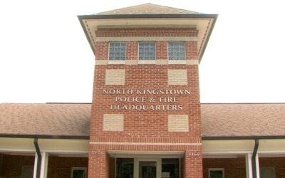 Policía North Kingstown busca 3 sospechosos de robar en farmacia Walgreens