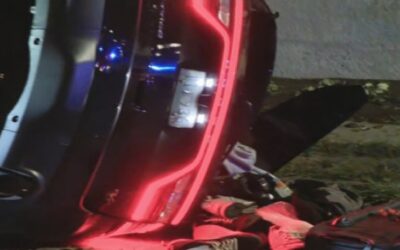 Accidente automovilístico deja 3 heridos.