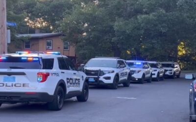 Policía North Providence investiga allanamiento de morada y robo.