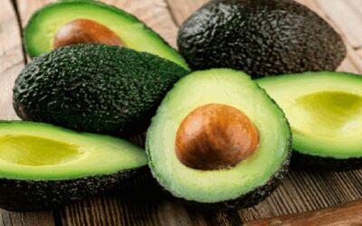 ¿Por qué debes consumir la semilla de aguacate en vez de botarla?
