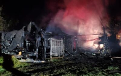 Incendio destruye vivienda y deja 3 personas sin hogar.