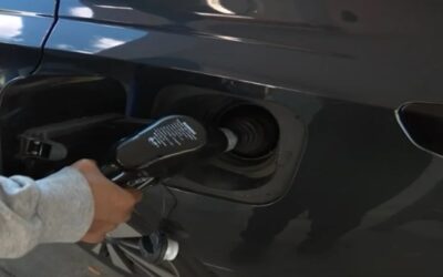 Precio gasolina baja un promedio de 10 centavos en Rhode Island.