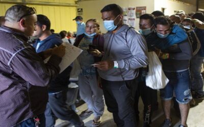 EEUU estudia tarjetas para migrantes en proceso de expulsión