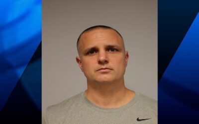 Ex oficial policía Portsmouth enfrenta cargos por pelea en restaurante.