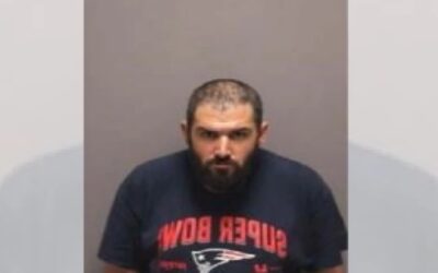 Ofensor sexual encontrado en biblioteca pública mirando pornografía