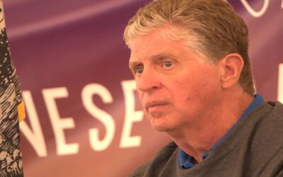 McKee firma ley que requiere se enseñe historia y cultura asiático-estadounidense en las escuelas de Rhode Island