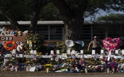 Padres de familia entablan demanda por tiroteo en Uvalde