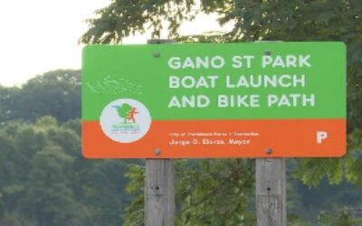 Policía responde a incidente luego de que vehículo termina en aguas del Parque Gano.